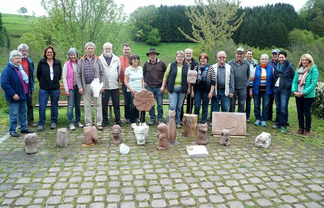 Ganz schn kreativ: Die Teilnehmer pr...Steinbildhauertage geschaffenen Werke.  | Foto: Verena Wehrle