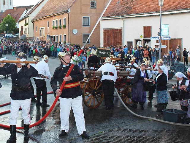 Mit einer Feuerwehrbung unter Beteili...n in Unadingen in Erinnerung gerufen.   | Foto: Christa Maier