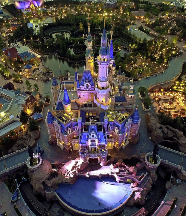 Das Schloss in Schanghai ist das grte der weltweit sechs Parks.   | Foto: dpa