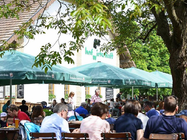 Beliebt und gut besucht: der Biergarten der Hofwirtschaft auf dem Mundenhof   | Foto: Rita Eggstein