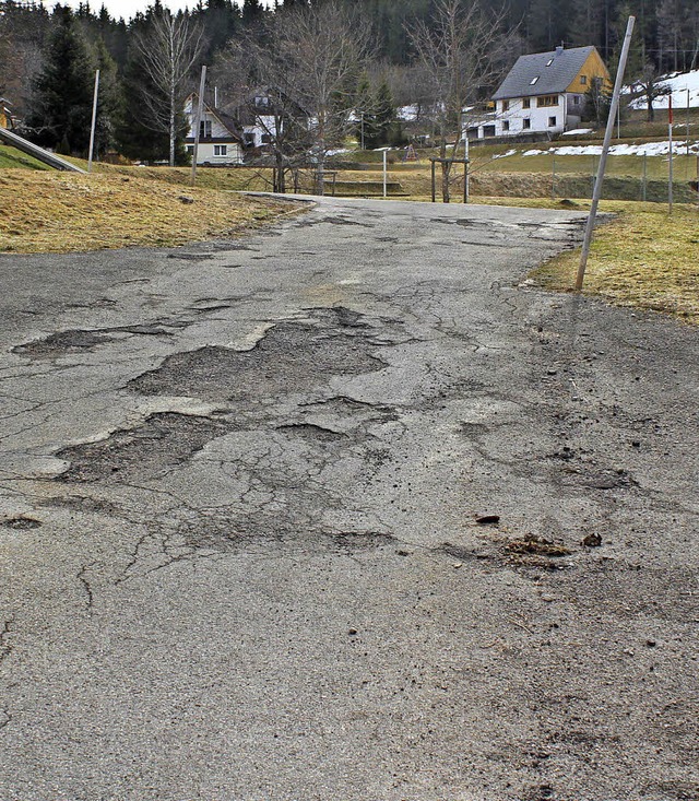 Der Bubenbacher Schulweg hat eine Sanierung ntig.   | Foto: Brichta