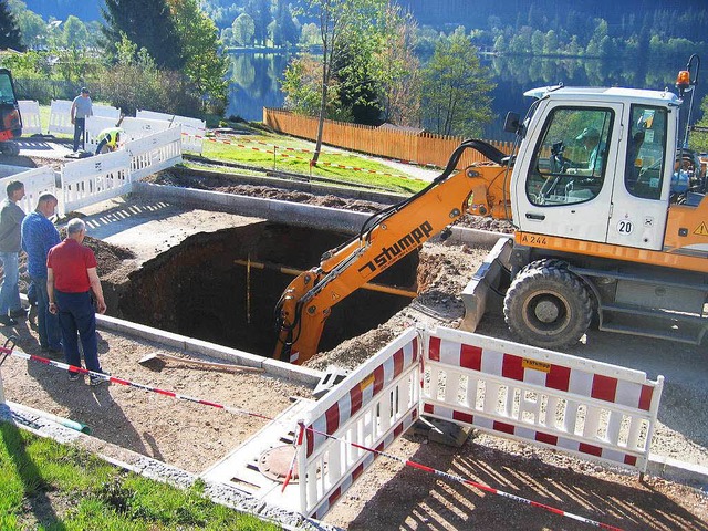 Ein Bagger legte den Bunker in 4,50 Me...rae schon Leitungen verlegt worden.    | Foto: Landratsamt Breisgau-Hochschwarzwald