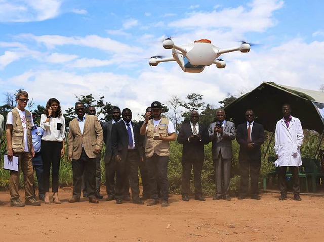 Mi einem solchen Quadrocopter sollen in Malawi Blutproben transportiert werden.   | Foto: dpa