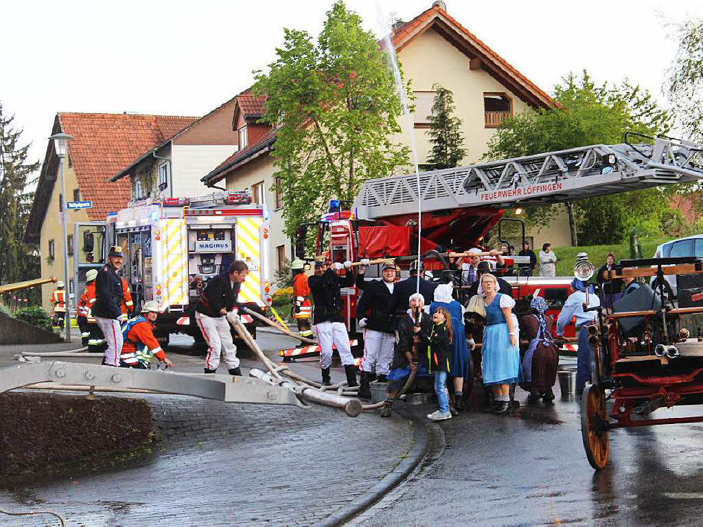 Mit einer Feuerwehrbung unter Beteiligung der historischen Wehren aus Bachheim, Seppenhofen (im Bild), Dittishausen und Unadingen sowie unter Einsatz der neuesten Feuerwehrtechnik wurde der Grobrand vor 100 Jahren in Unadingen in Erinnerung gerufen.