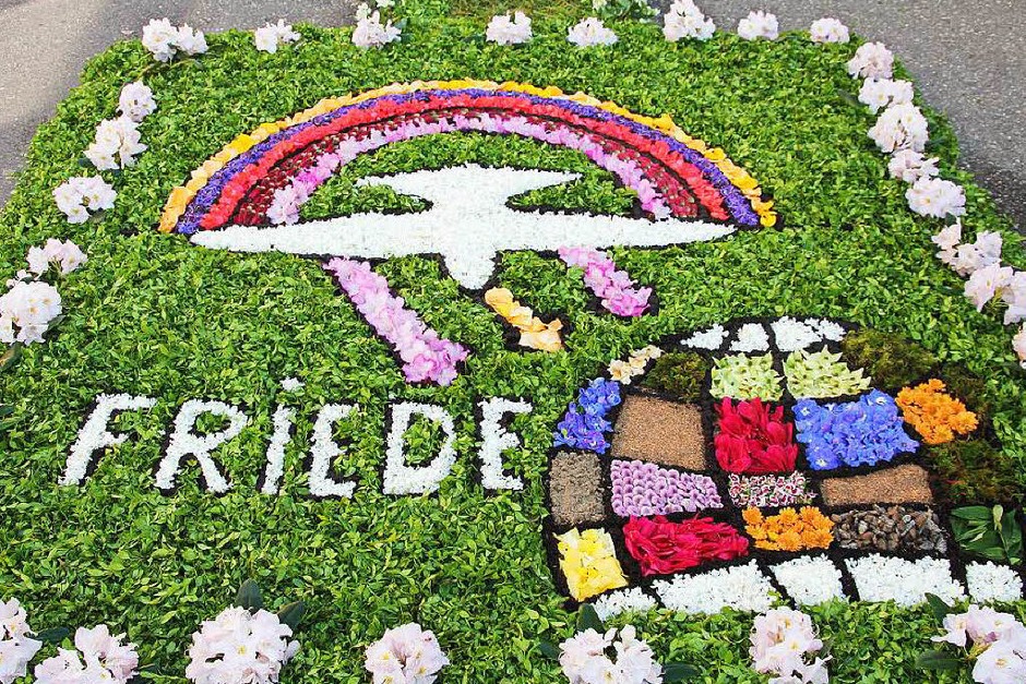 Farbenfrohe Blumenteppiche wurden in Heitersheim gestaltet. (Foto: Sabine Model) Farbenfrohe Blumenteppiche wurden in Heitersheim gestaltet. (Foto: Sabine Model)