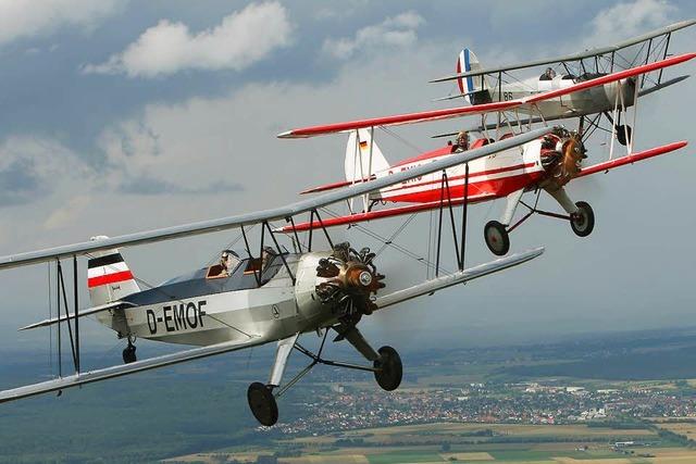 Samstag und Sonntag nachmittags Flugshows auf dem Flugplatz in Sundheim