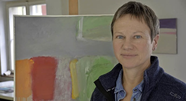 Beim Malen kommt Margit Hoffmann mit s...r den guten Zweck versteigert werden.   | Foto: Christiane Weishaupt