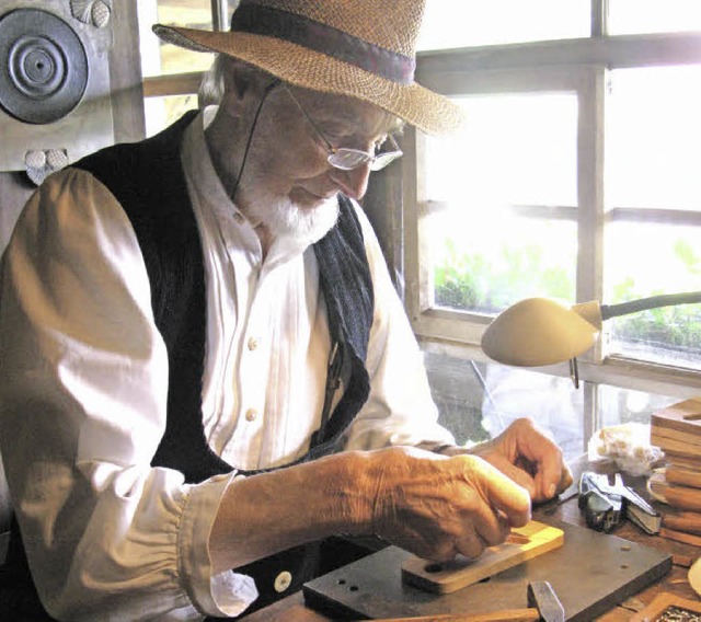 Oskar Sailer bei den Holzschneflertagen 2014.   | Foto: Archivbild: Ulrike Spiegelhalter