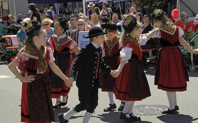 Die Organisatoren bieten den Besuchern...it flotten Tnzen und fetziger Musik.   | Foto: Steinfelder