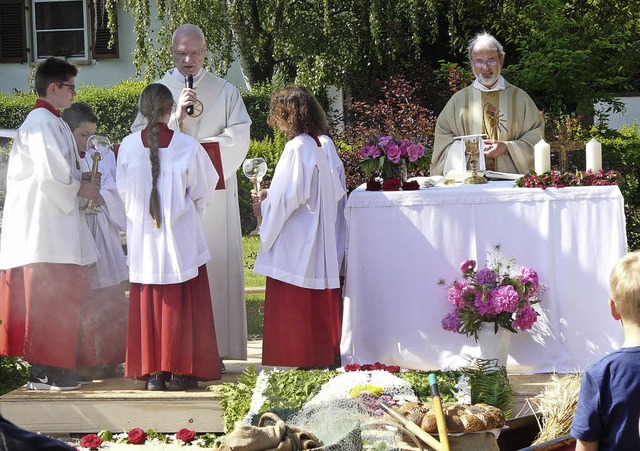 Ein Halt am Altar im Freien in Ottenheim  | Foto: Reiner Beschorner