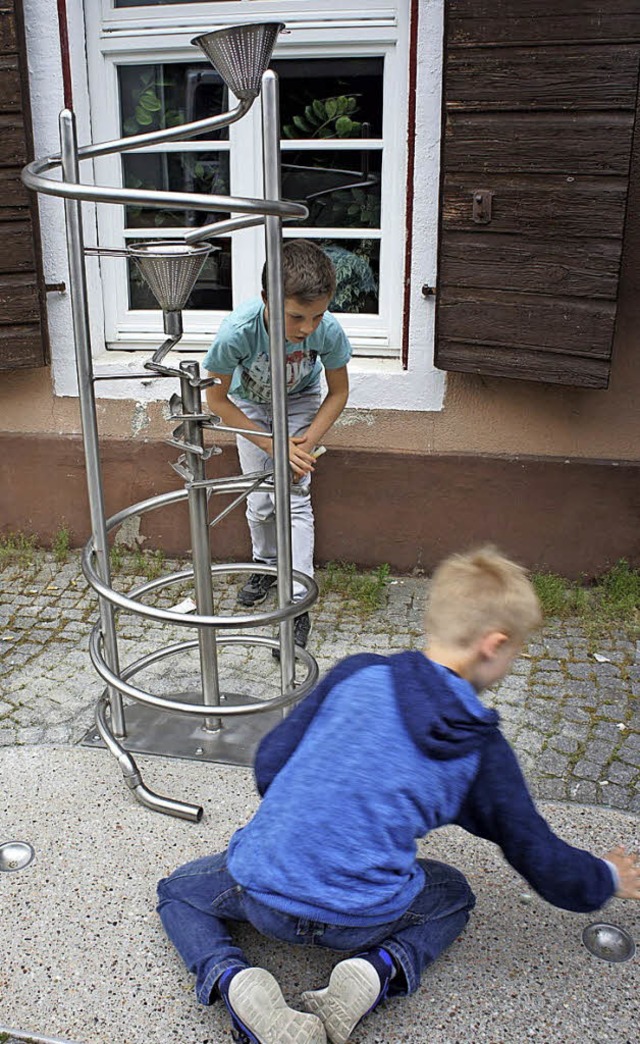 Neues Spielgert: Die Kugelbahn in der Lammstrae.  | Foto: Privat