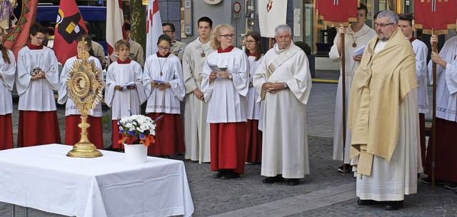 Bei der Station auf dem Senser Platz s...hts im Bild Kooperator Michael Spath.   | Foto: Paul Schleer