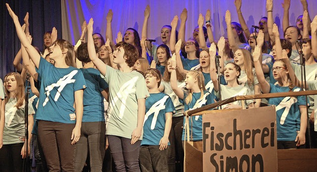Voller Begeisterung standen die jungen Menschen auf der Adelhausener Bhne.   | Foto: Petra Wunderle