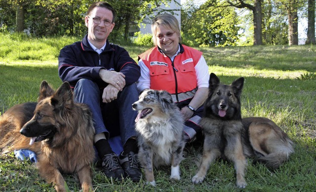 Hubert Wilczek begibt sich mit der Not...u der Rettungshundestaffel zustndig.   | Foto: Jrn Kerckhoff