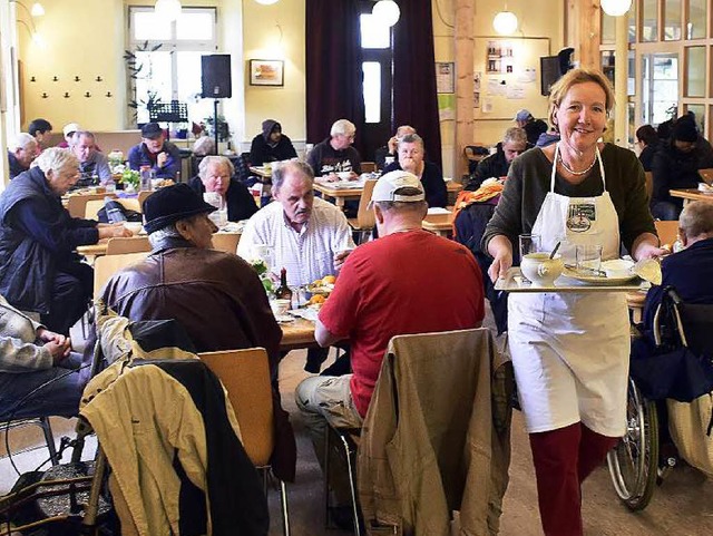 Jeden Mittag ist es voll im Essenstreff an der Schwarzwaldstrae.  | Foto: Thomas Kunz