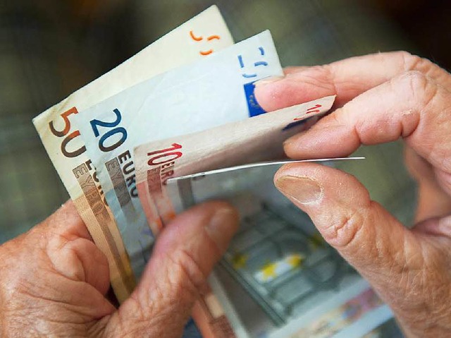 Mancher Rentner ist auf ein Zusatzeinkommen angewiesen.  | Foto: dpa-tmn