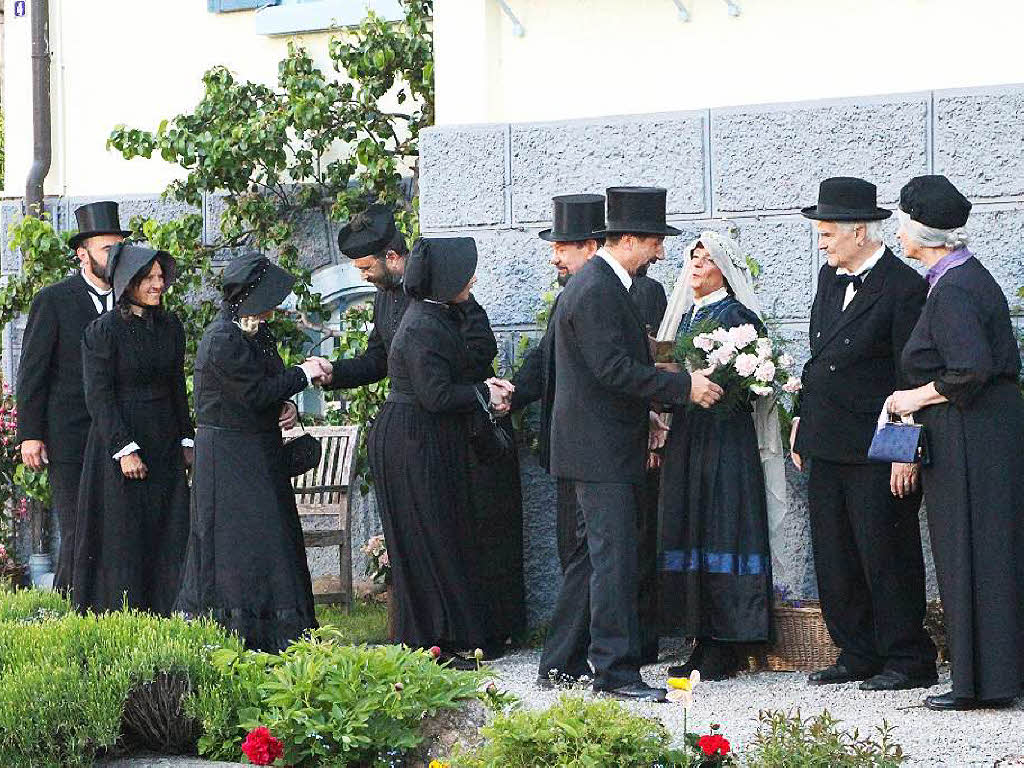 Hochzeit und Freude im Hause Villinger. Leo heiratet seine Lina und das ganze Dorf feiert mit.