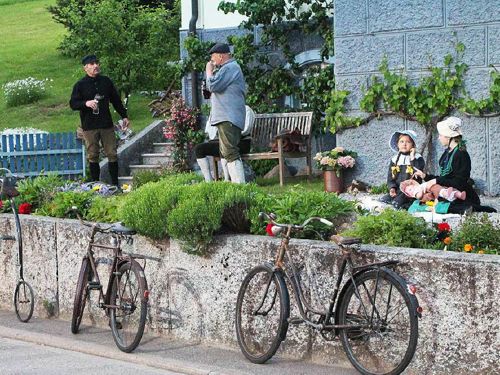 Rast an der Schlcht, bei seltenen Pflanzen und netten Menschen: Johann Kraus entdeckt auf der Tour mit dem Hochrad hlingen und lsst sich hier nieder.