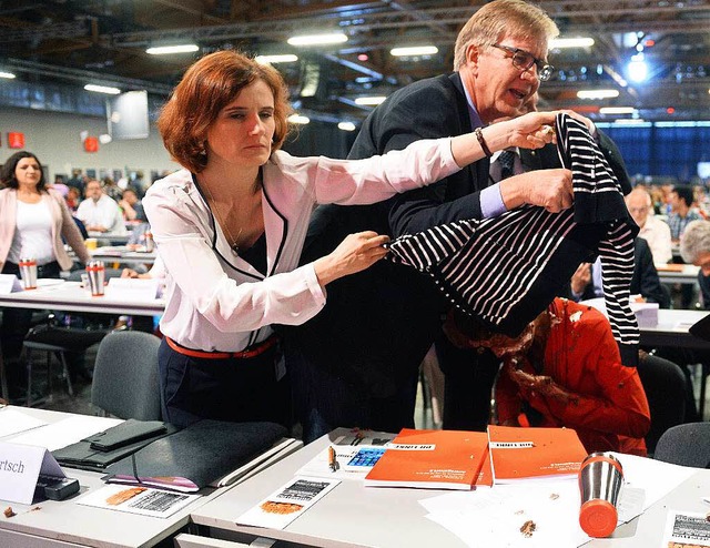 Wagenknechts Parteikollegen Katja Kipp...der attackierten Sahra Wagenknecht ab.  | Foto: dpa