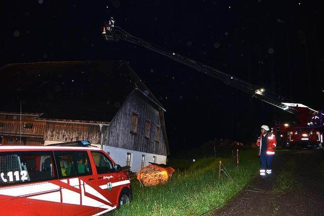 Blitz schlgt in Wohnhaus ein und sprengt Kamin