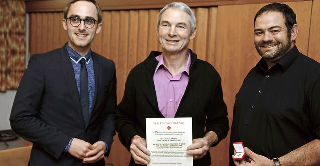 Herbert Dgele (links) erhielt fr 25 ...hael Kunzelmann (rechts) gratulierten.  | Foto: Hans-Jochen Voigt