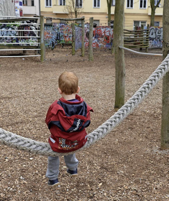 Kinder alkoholkranker Eltern fhlen sich oft allein.   | Foto: dpa/ I. Schneider