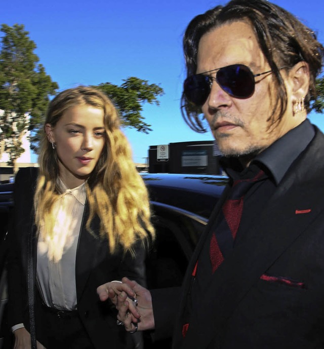 Da half Johnny Depp  Amber Heard noch aus dem Auto.   | Foto: afp
