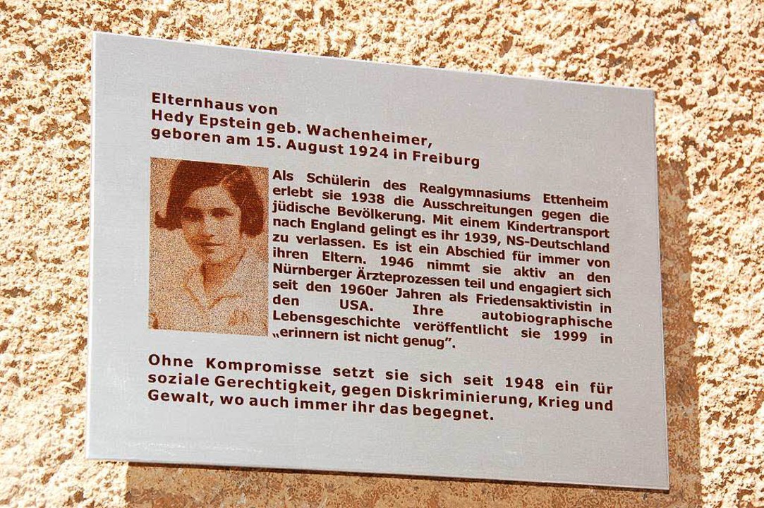 Gedenktafel am Elternhaus von Hedy Epstein in der Bahnhofstraße in Kippenheim.  | Foto: Sandra Decoux-Kone