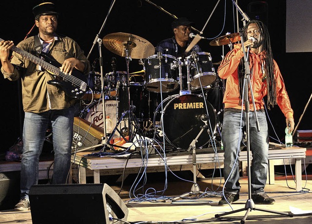 Steven Ras Opoku und D&#39;Jah Neratio...20; mit Reggae-Klngen ordentlich ein.  | Foto: Christiane Franz