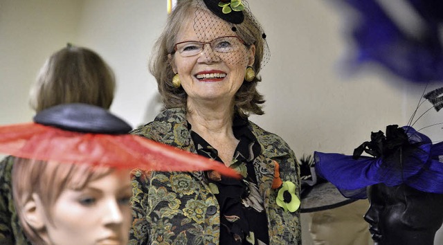 Maureen Winterhager heute: In ihrem Ha...ie einen selbst gemachten Fascinator.   | Foto: Thomas Kunz