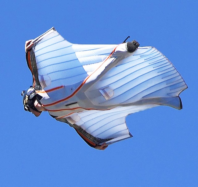 Ein Anzug mit Flgeln &#8211; Wingsuitspringer in Aktion   | Foto: AFP