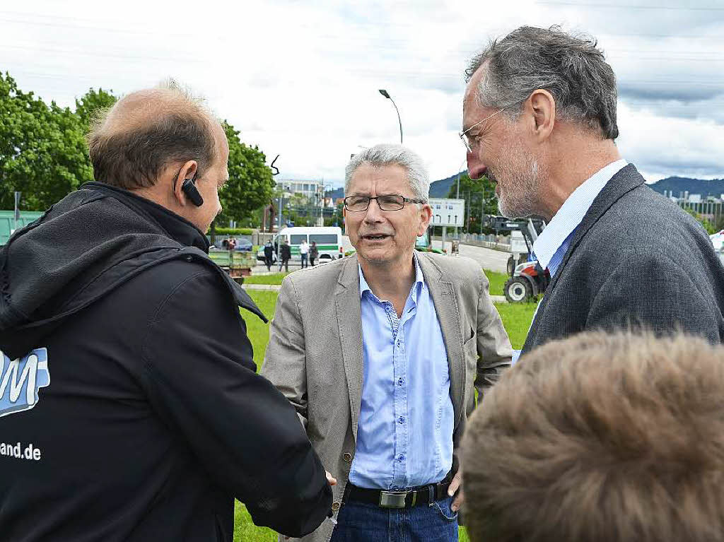 BDM-Sprecher Stefan Lehmann begrt die Besucher vom Landratsamt, Rainer Moritz und Martin Schreiner, Dezernent fr den Lndlichen Raum (von links).