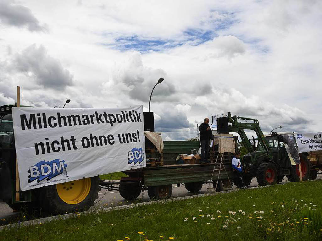 Stefan Lehmann trgt den geballten Frust der Milchbauern ber den Milchgipfel von Berlin vom Montag vor, der seiner Meinung nach ein „Gipfel der Unverschmtheit“ war.