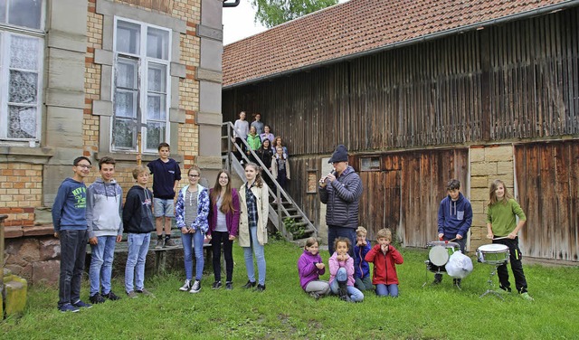 Theaterstck vor historischer Kulisse:... im Sennhof dient als Auffhrungsort.   | Foto: Stephanie Jakober