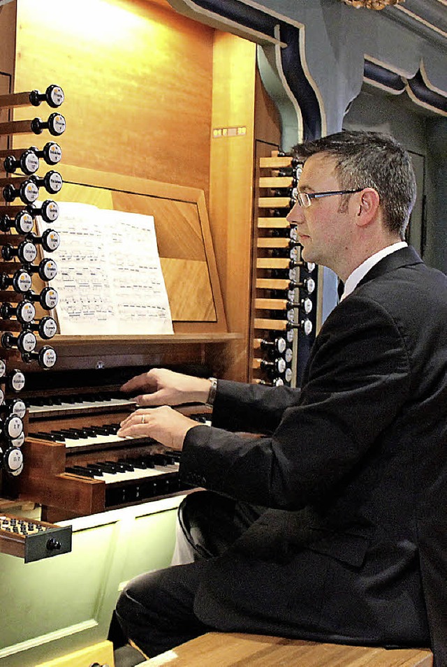 Bezirkskantor Patrick Fritz-Benzing re...dter Orgel in all ihren Facetten aus.   | Foto: Krieger