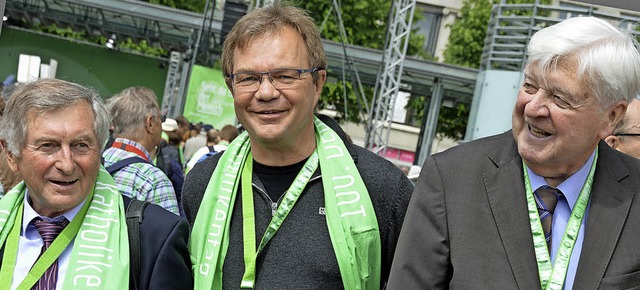 Stefan Eschbach zwischen zwei ehemalig...: Alois Glck (links) und Hans Maier.   | Foto: Gerhard Lck