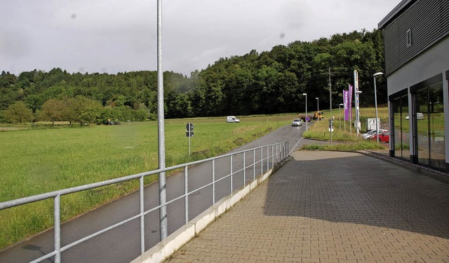 Die Zufahrt zum Gewerbegebiet West II ...r groe Gebiet (links) bebaut werden.   | Foto: Hildegard Siebold