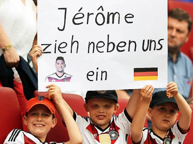 Jrme Boateng erfhrt eine Welle der ... &#8211; auch von seinen kleinen Fans.  | Foto: dpa