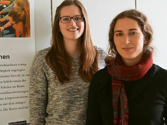 Laura Klatt (links) und Lynn Kalinowsk...4;Mutige-Mdchen-Programm in Freiburg.  | Foto: susanne ehmann