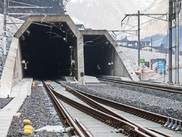 Nach einer mehrmonatigen Probephase ni...er Tunnel im Dezember den Betrieb auf.  | Foto: dpa