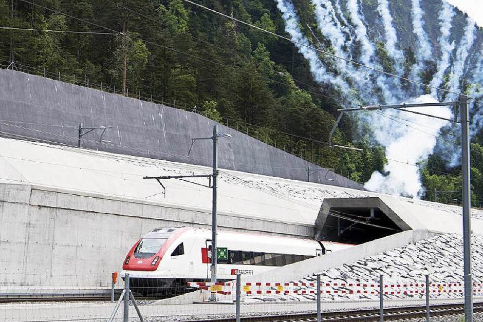 Fotos Eroffnungsfeier Fur Den Gotthard Tunnel Schweiz Fotogalerien Badische Zeitung