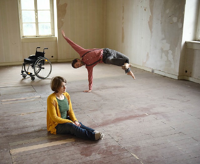 Szene 2wei interpretiert zeitgenssischen Tanz.  | Foto: Andree Kaiser