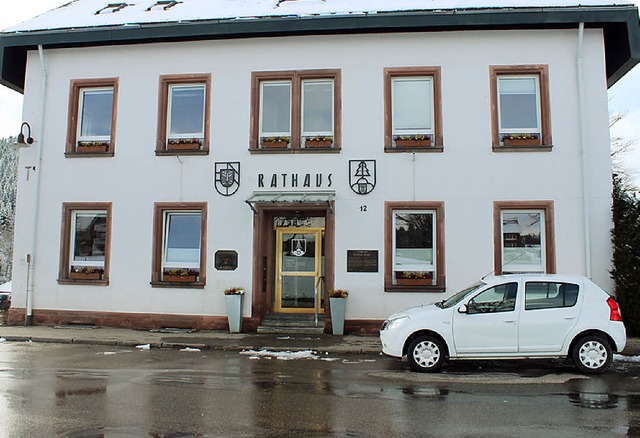 Rund ums Rathaus Hinterzarten soll sic...stdtebauliche Entwicklung abspielen.   | Foto: Frommherz