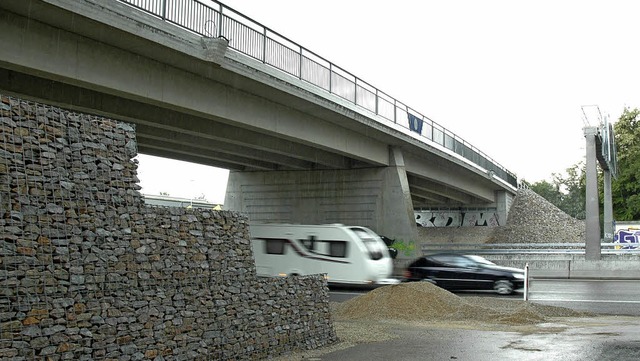 Die neue Autobahnbrcke ffnet am 11. ...eder mehr Durchgangsverkehr in Mrkt.   | Foto: Ounas-K.