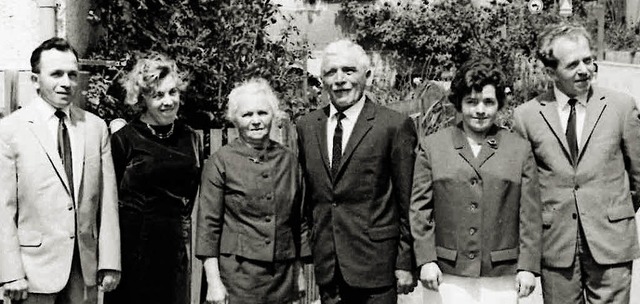 Berthold Kopp, ganz rechts, mit seinen...drei Geschwistern in Heiligenzell 1965  | Foto: Privat