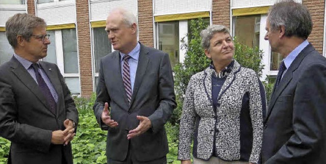 IHK-Prsident Thomas Conrady, Uwe Schr...-Geschftsfher  Uwe Bhm (von links)   | Foto: ZVG
