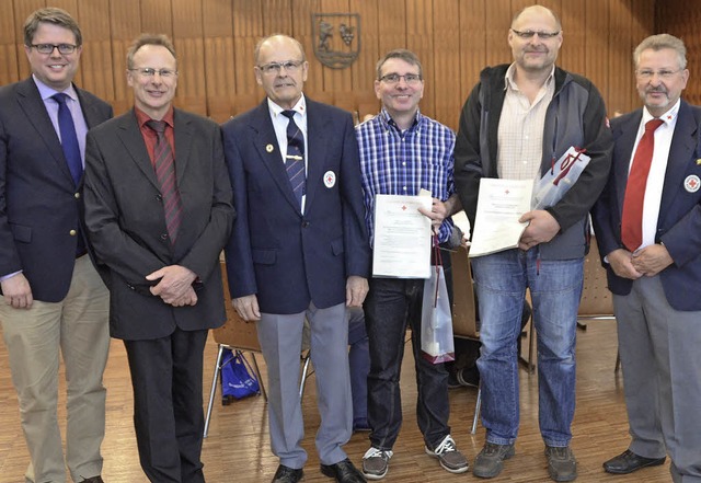 Blutspenderehrung im Gemeinderat (von ...mas Steinberner und Stefan Wolff (DRK)  | Foto: Peter Gerigk