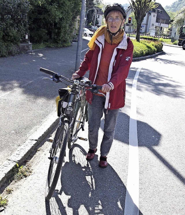 SPD-Gemeindertin Gisela Wilms liegen ... Radfahrer in Steinen sehr am Herzen.   | Foto: Gabriele Poppen