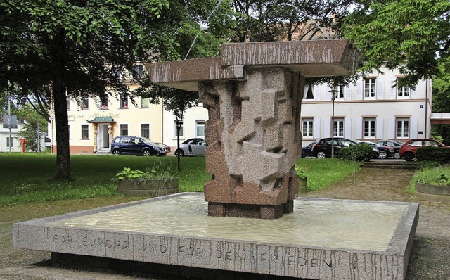 Der Europabrunnen an der Schlettstadta...dort ein Denkmal von Kaiser Wilhelm I.  | Foto: Fotos: Stadt Waldkirch/Sammlung Max Bhler