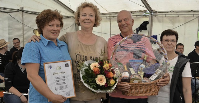 Jose und Jo Koolen  wurden in Wieden  ...ita Vollmer vom Tourismusbro geehrt.   | Foto: Berger